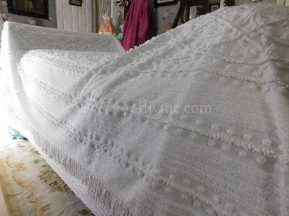 Heavenly White Vintage Chenille Bedspread, Plush Pearl Mop Tufts, Farmhouse Fabulous Bedding