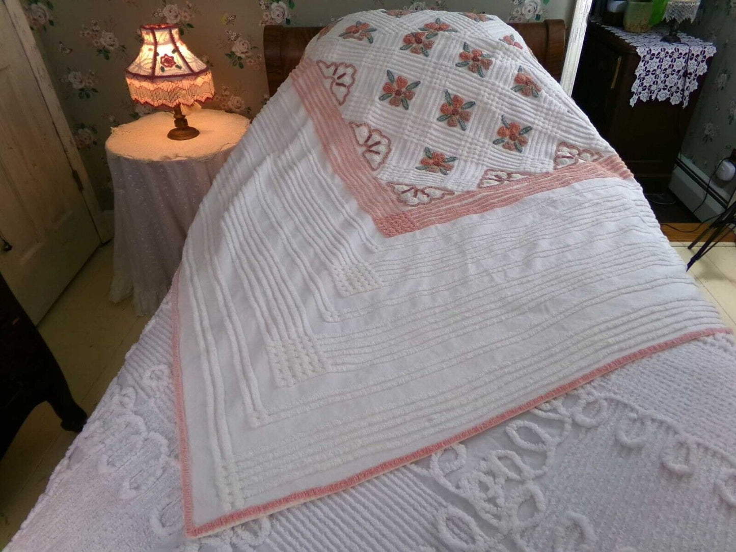 Cottage Life Vintage Chenille Bedspread, Flower Blooms on White Cotton, Full Size