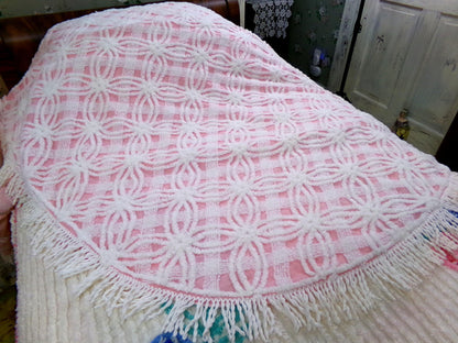 Vintage Pink Chenille Bedspread, Geometric White Tufted Wedding Rings, Accent Fringe, Twin Size Cottage Bedding