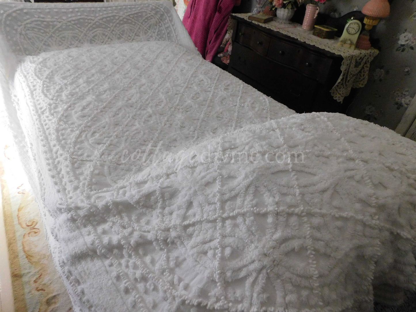 Heavenly White Vintage Chenille Bedspread, Plush Pearl Mop Tufts, Farmhouse Fabulous Bedding