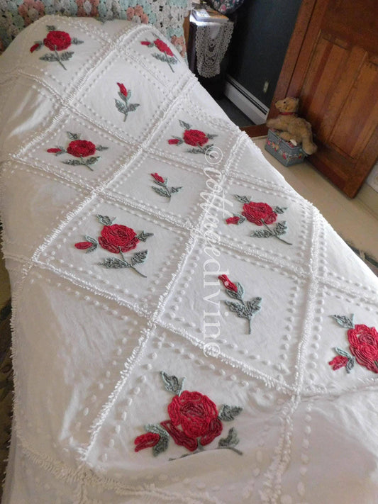 Red Rose Romance Exquisite Vintage Chenille Bedspread Decorative Coverlet, TWIN