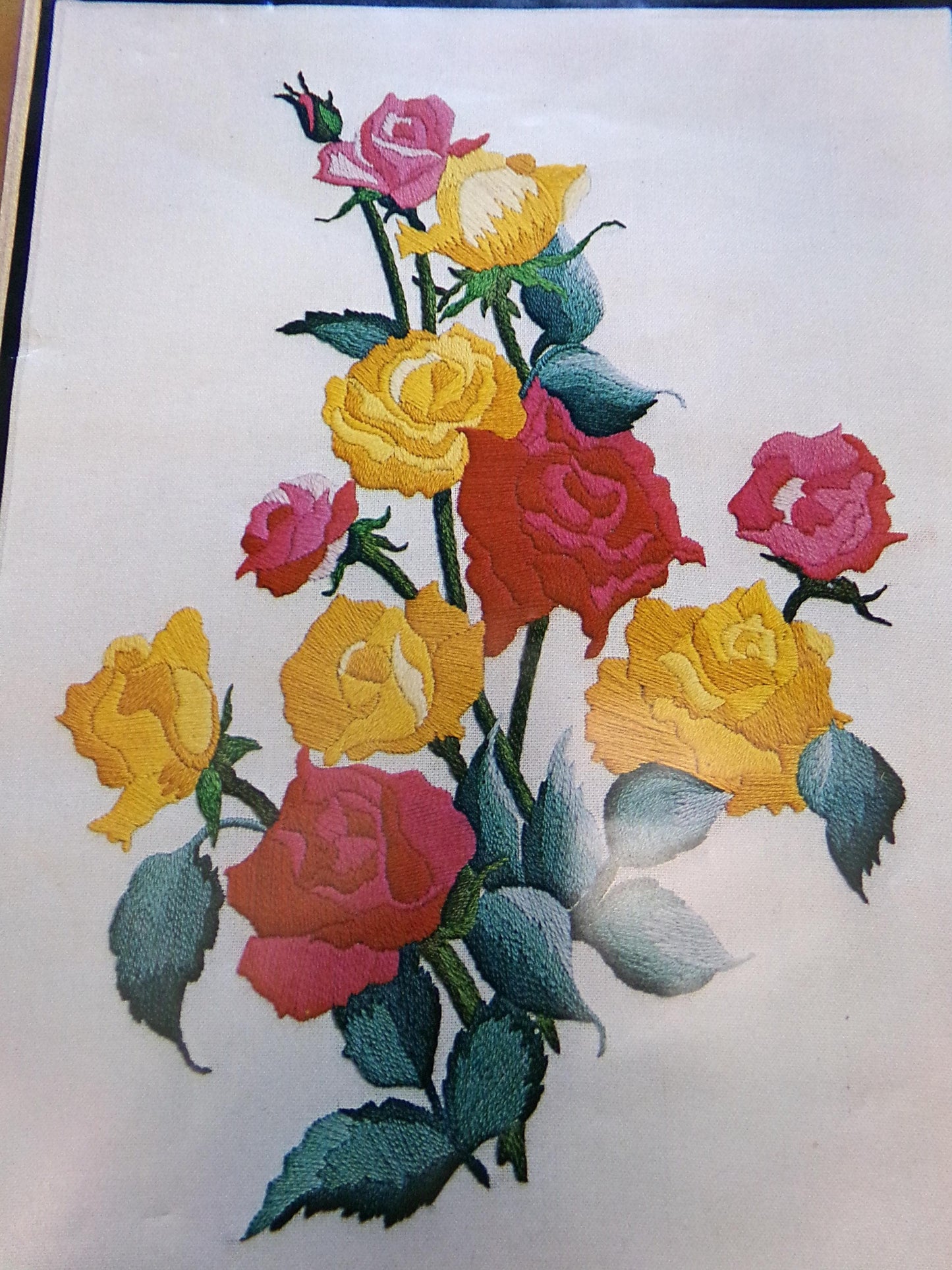 ROSE FANTASY Vintage Paragon Crewel Embroidery Kit #0515, Elegant Garden Roses Stitchery, Gail Bruckner Design