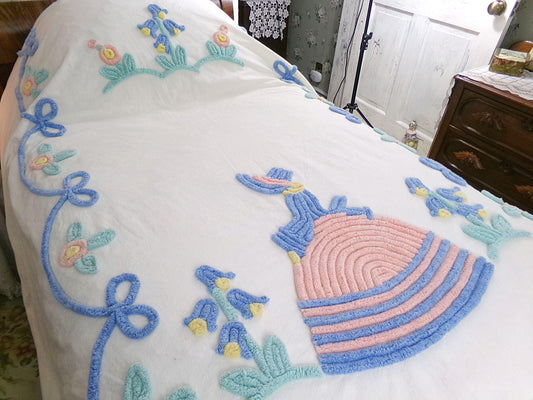 storybook Southern Belle vintage chenille bedspread, antique handmade Bucilla design, twin size bedding summer coverlet