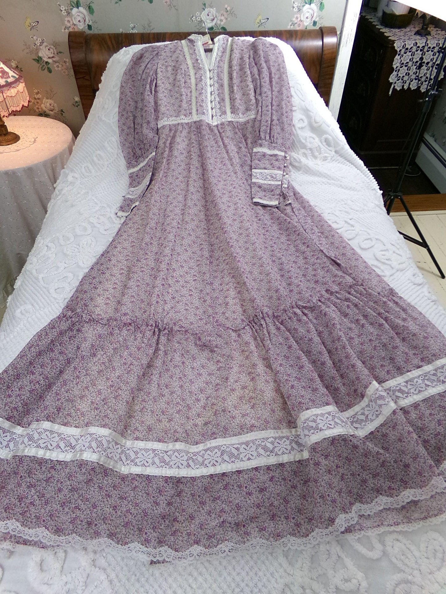 beautiful vintage Gunne Sax maxi dress, 1970s prairie style boho wildflower calico print, XXS