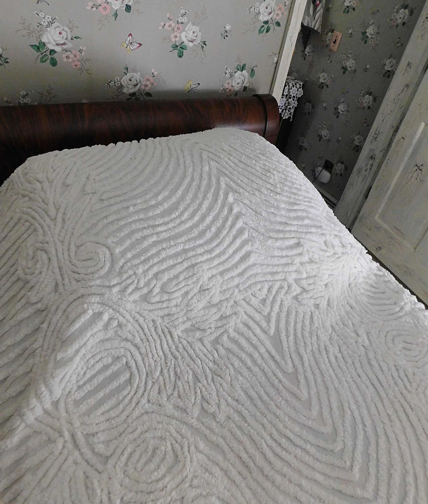 Snowy Swirls Plush White Vintage Twin Sized Chenille Bedspread
