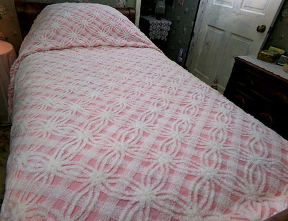 Vintage Pink Chenille Bedspread, Geometric White Tufted Wedding Rings, Accent Fringe, Twin Size Cottage Bedding