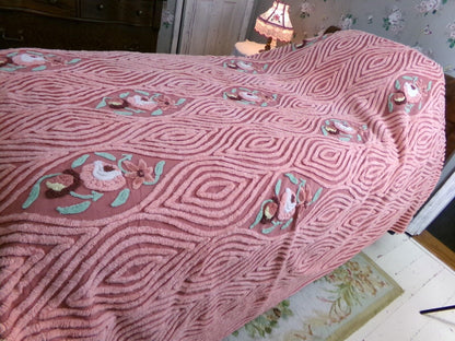 swirl roses luxury Vintage full size chenille bedspread, gorgeous ellipse florals