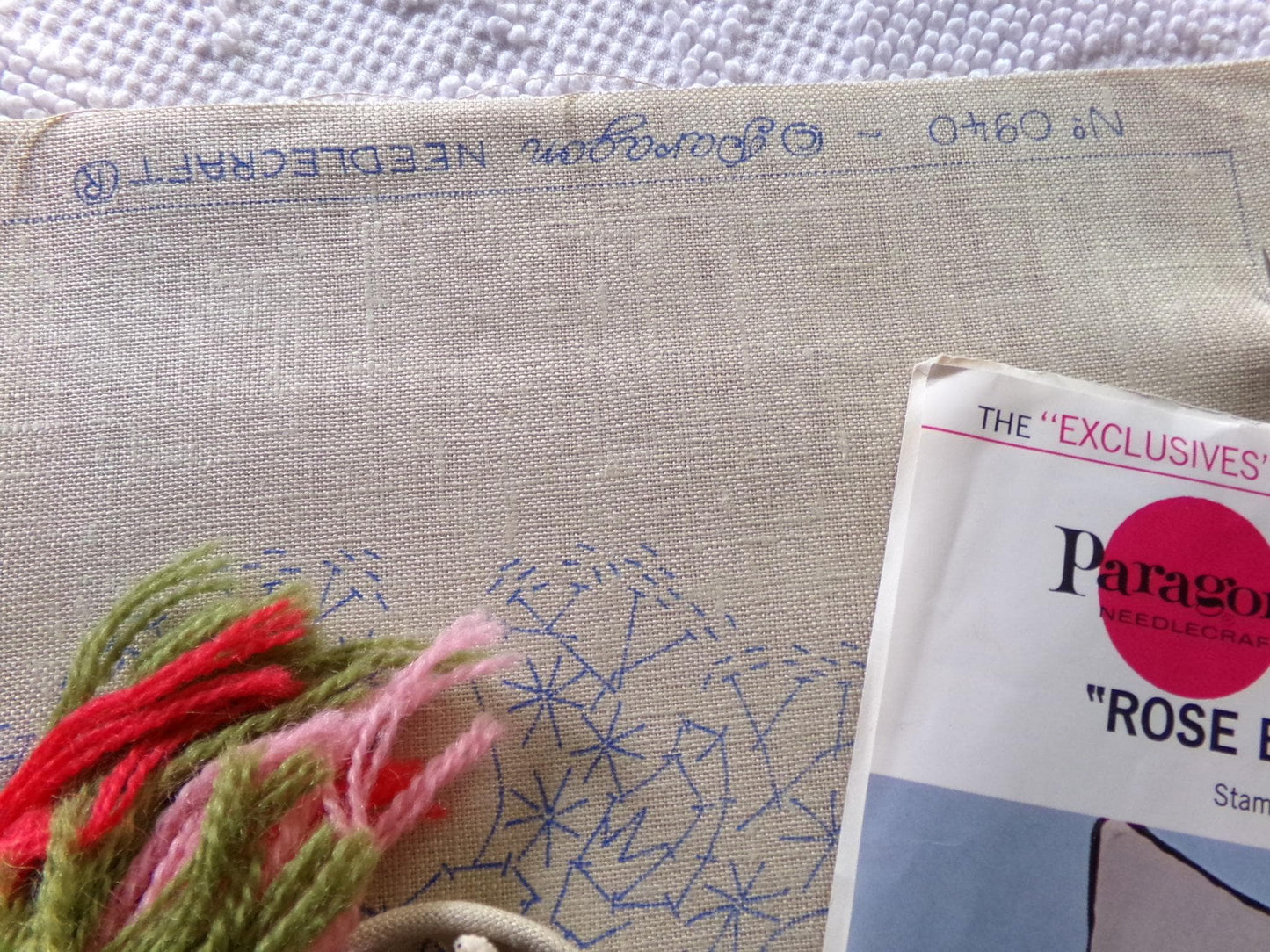 ROSE BOUQUET Pillow Crewel Embroidery Kit, Vintage Paragon Creative Stitchery #0940, Design by Phyllis Hall