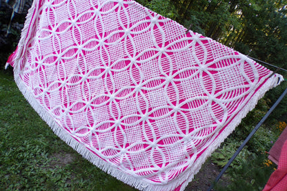 feisty fairy pink fluffy vintage chenille bedspread with white wedding rings & accent fringe, soft cotton full size bedding
