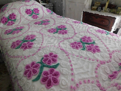 Cottage Style Bedding, Jumbo Hearts, Midcentury Romance Vintage Chenille Bedspread, Full Size