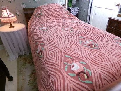 swirl roses luxury Vintage full size chenille bedspread, gorgeous ellipse florals