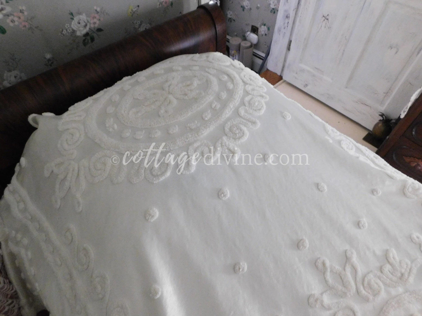 Fabulous Creamy White Satin & Chenille Vintage Bedspread, Twin, Everwear