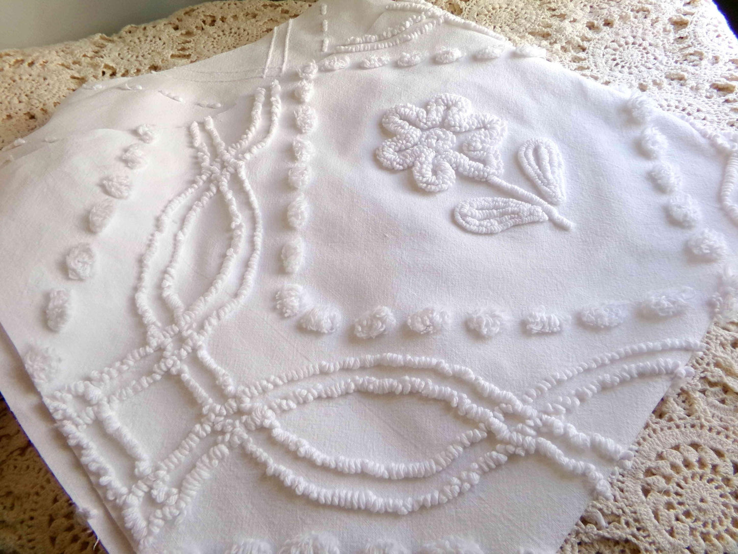 White Vintage Chenille Fabric, 24" x 26" Piece, Versatile Cottage Style Daisy Tulip Design, 100% Lightweight Cotton Quilt Material