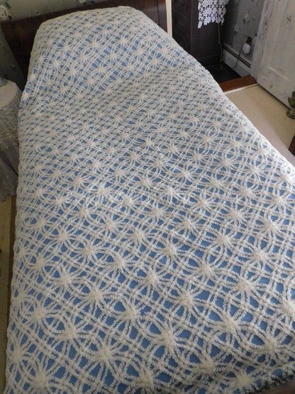 Classic Coastal Cottage Vintage Blue & White Tufted Chenille Bedspread, Twin Size