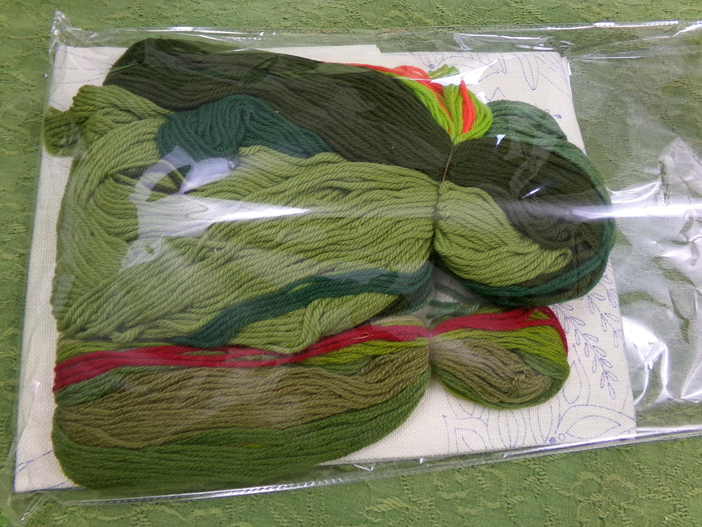 GREENERY Crewel Embroidery Kit, BOTANICAL Boho Vintage Paragon Needlecraft Creative Stitchery #0208