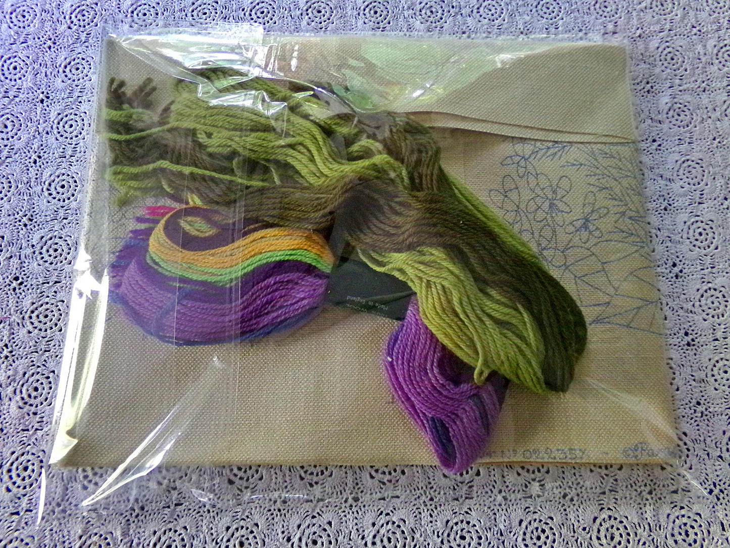 WOOD VIOLETS Paragon Needlecraft CREWEL Embroidery Kit #0213 ~ Hippie Vintage 70s Style Woodland Floral Wall Hanging, Barbara Sparre Design