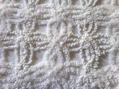 Exquisite Vintage Chenille Fabric, Elaborate 15.5" x 20" inch Piece, Intricate Needletufting in Wedding Ring Pattern
