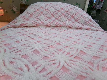 Vintage Pink Chenille Bedspread, Geometric White Tufted Wedding Rings, Accent Fringe, Twin Size Cottage Bedding