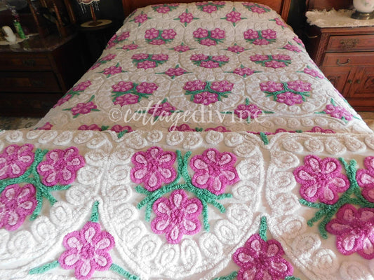 Romantic Plush Hearts White Curlicue 1950s Vintage Chenille Bedspread, FULL Size