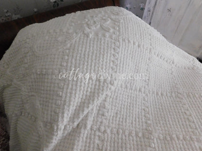 Farmhouse Chic Traditional White Vintage Chenille Bedspread, Twin Coverlet