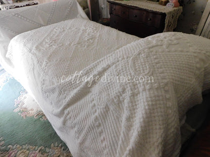 Farmhouse Chic Traditional White Vintage Chenille Bedspread, Twin Coverlet