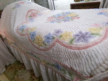Luxury Floral Vintage White Chenille Bedspread, Boxed & Fitted Design, Full Size