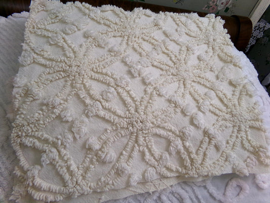 Ivory Elegance Vintage Chenille Fabric - Creamy Neutral Textured Quilt & Craft Material, 20" x 24" Piece