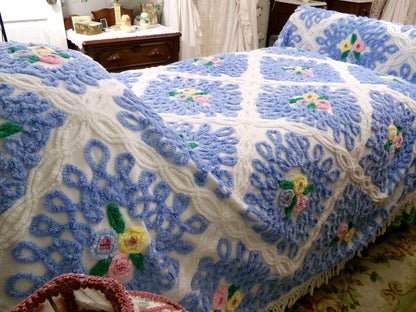 impossibly gorgeous vintage chenille bedspread, sculpted heavy luxury tuft wedding cake floral design w/ fringe, full size cottage bedding