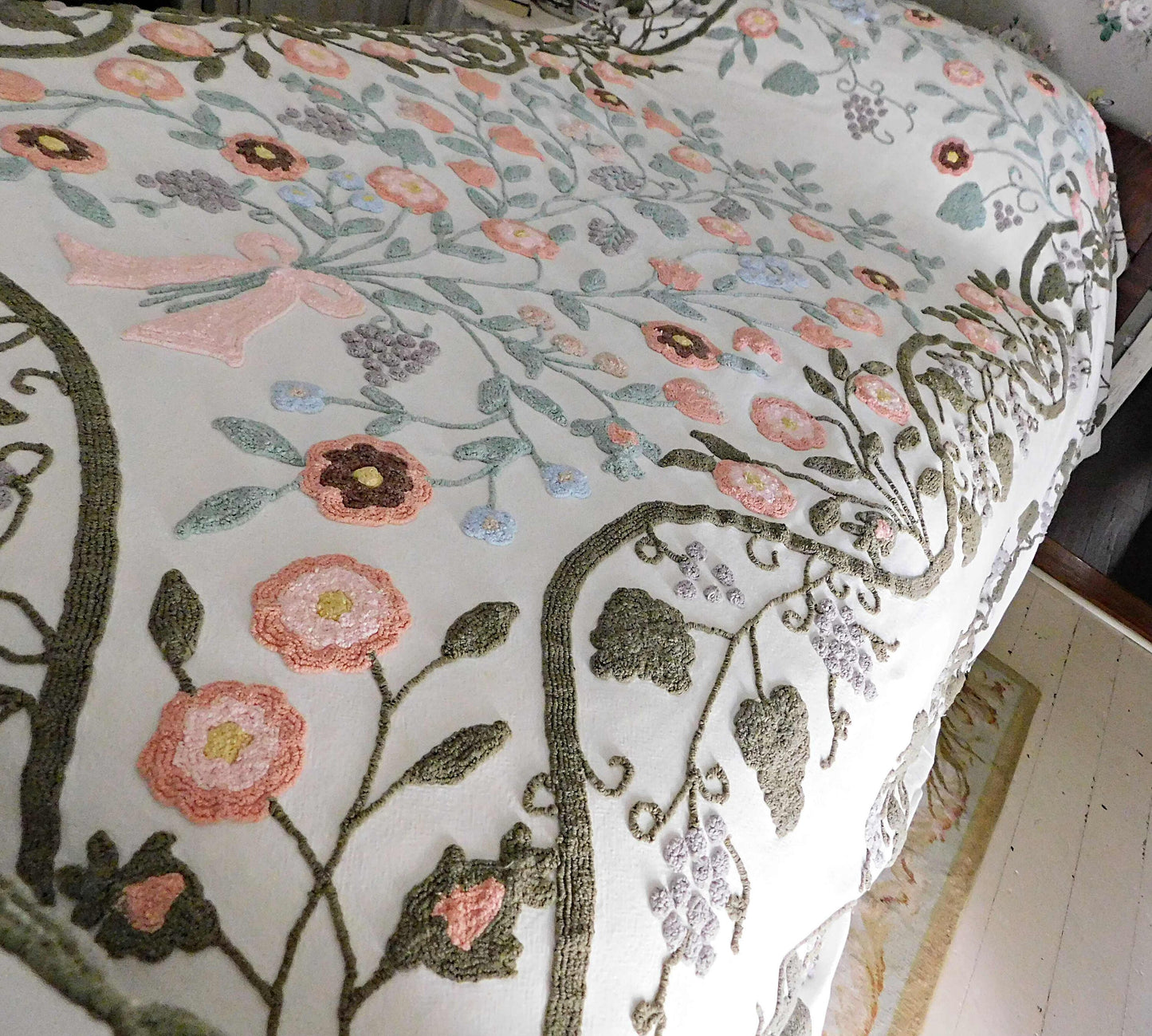 Natural Wildflower Medley Vintage Twin Sized Chenille Bedspread with Accent Fringe, Cabin Crafts Design