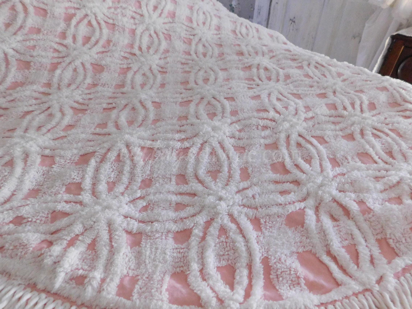 Pretty in Pink Vintage Chenille Bedspread, Classic White Wedding Ring Design, Twin Size