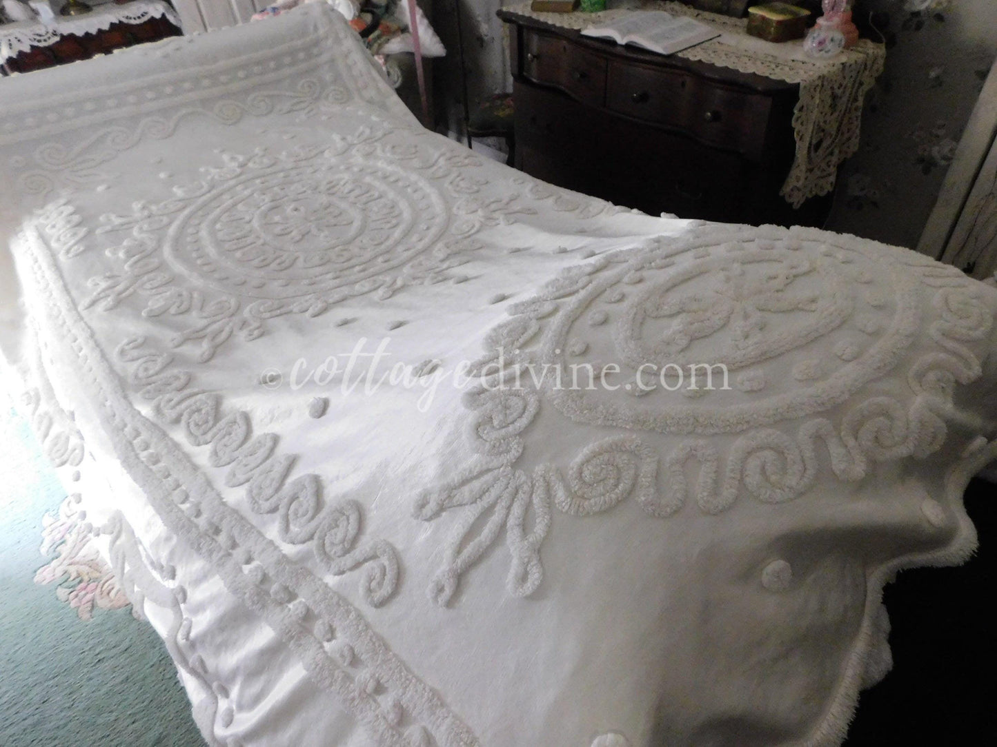 Fabulous Creamy White Satin & Chenille Vintage Bedspread, Twin, Everwear