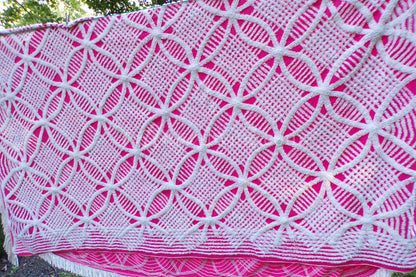feisty fairy pink fluffy vintage chenille bedspread with white wedding rings & accent fringe, soft cotton full size bedding