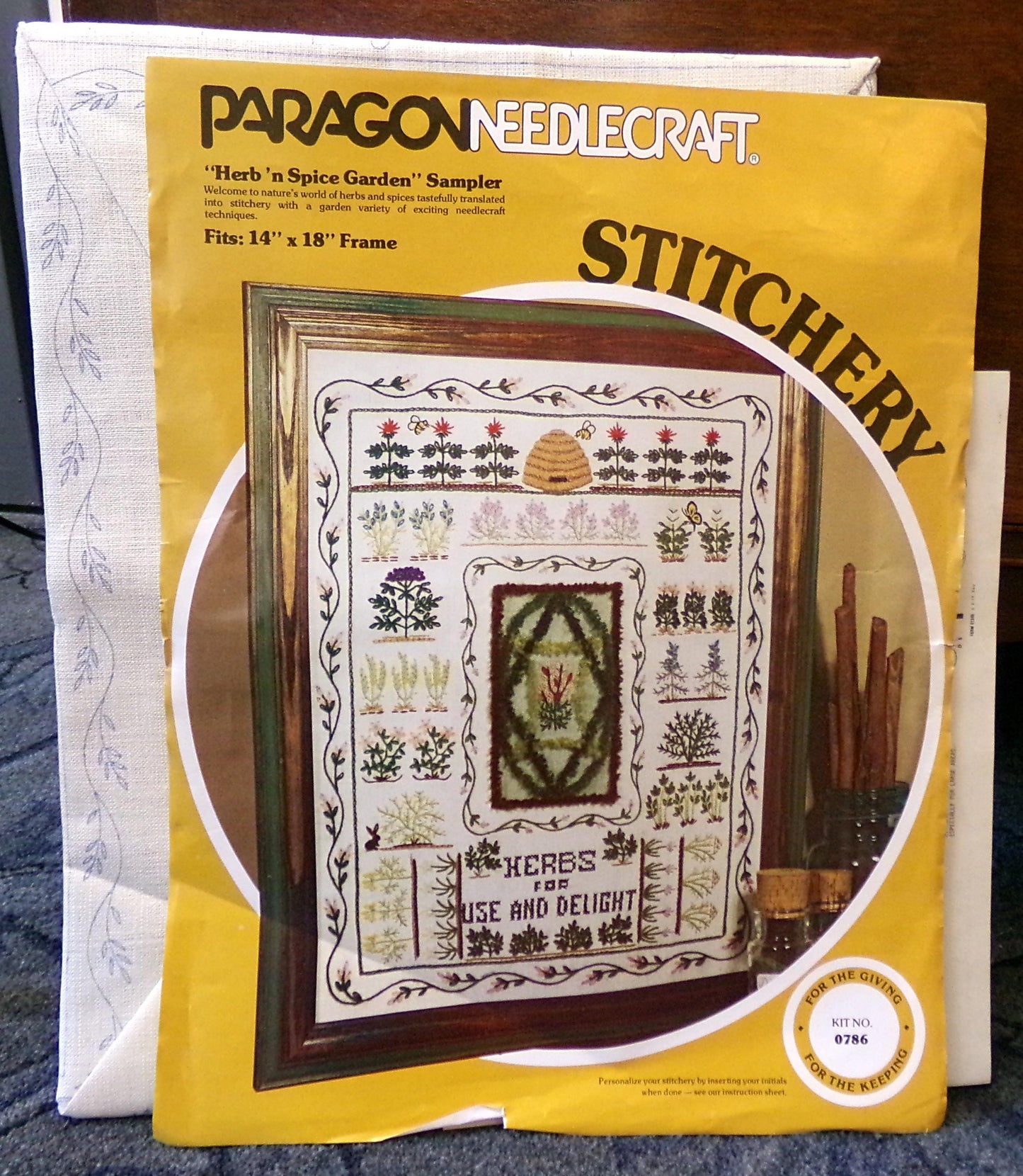 HERB 'N SPICE Garden Sampler Crewel Embroidery Kit, 1977 Vintage Paragon Needlecraft Creative Stitchery #0786