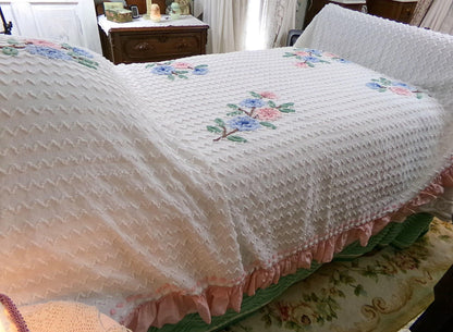 summer vintage chenille bedspread, lightweight white cotton seersucker with flowers & pink ruffle trim, twin size coverlet