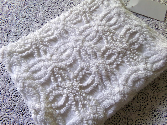 Exquisite Vintage Chenille Fabric, Elaborate 15.5" x 20" inch Piece, Intricate Needletufting in Wedding Ring Pattern
