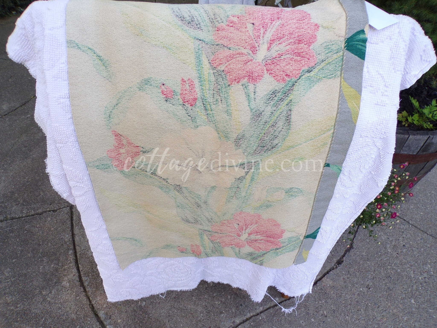 Tropical Vintage Barkcloth Fabric Piece, Salvaged MCM Botanical Hibiscus Print, 19" x 25" inches, #3