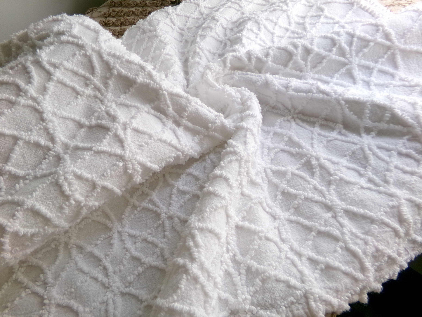 Petite White Eternity Links Vintage Chenille Fabric, 20" x 24" inch Piece, Elegant Lightweight Cotton, Ideal for Handmade Quilts, Crafts