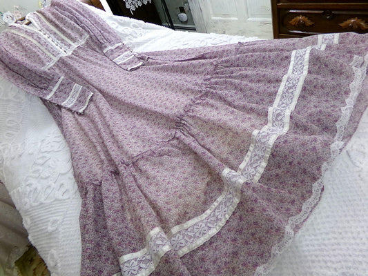 beautiful vintage Gunne Sax maxi dress, 1970s prairie style boho wildflower calico print, XXS
