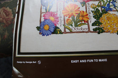 FLOWERS of the MONTH Vtg Crewel Embroidery Kit Floral Paragon Stitchery 0704