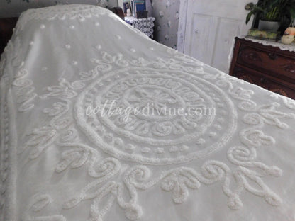 Fabulous Creamy White Satin & Chenille Vintage Bedspread, Twin, Everwear