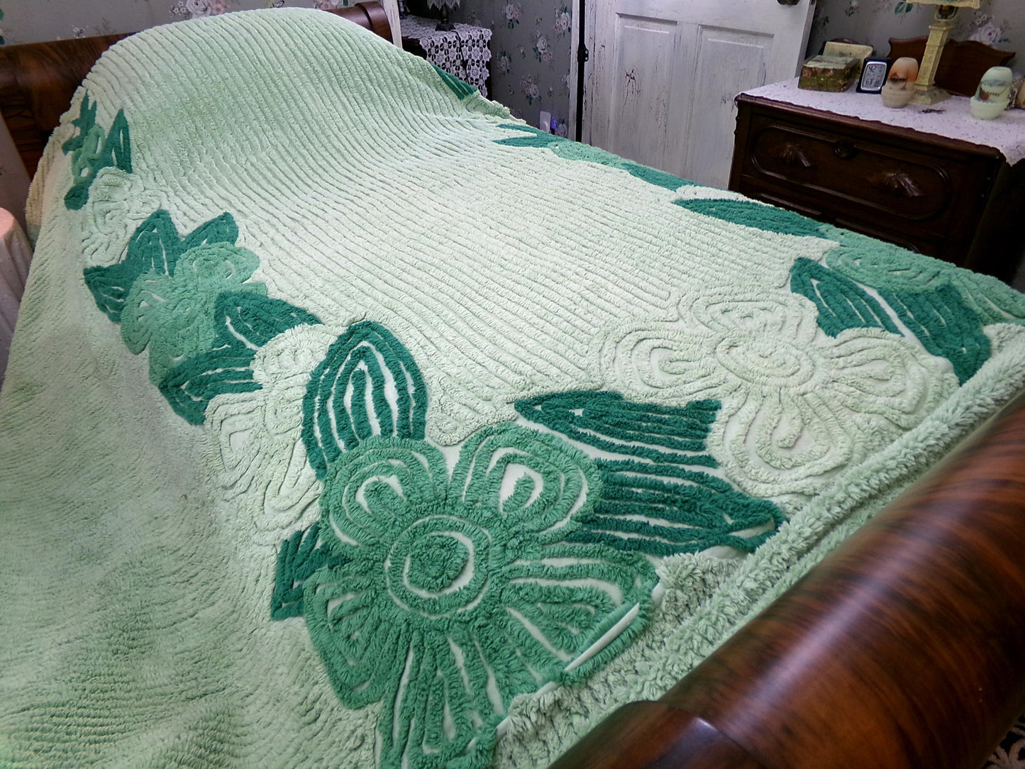 Vintage Heavyweight Chenille Bedspread Hawaiian Tropical Green Hibiscus Flowers, Plush Full Sz