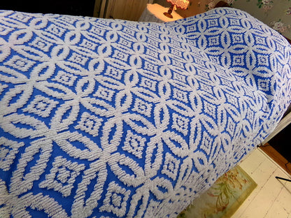 coastal cottage blue vintage chenille bedspread, cobalt & white geometric pattern, 100% cotton twin size summer coverlet with fringe